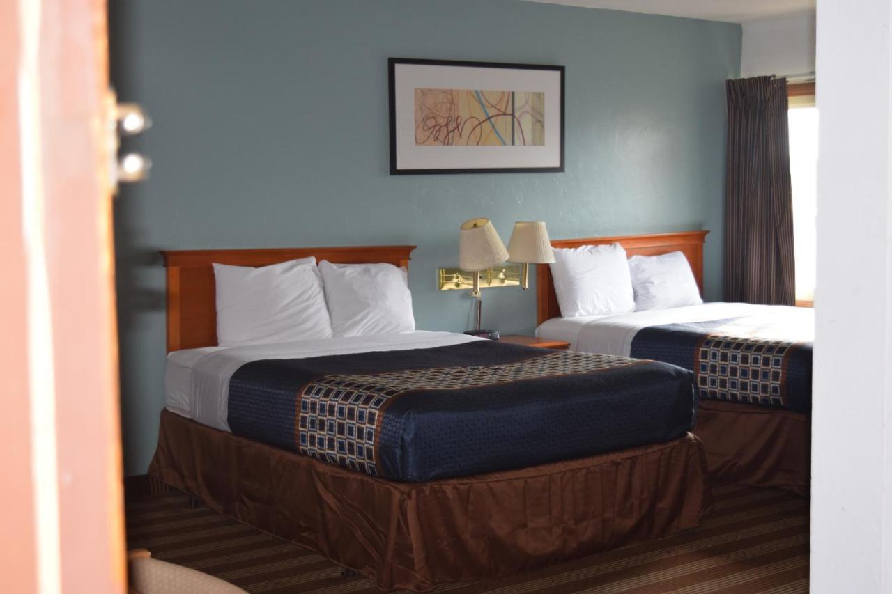 Regency Inn And Suites أو كلير المظهر الخارجي الصورة